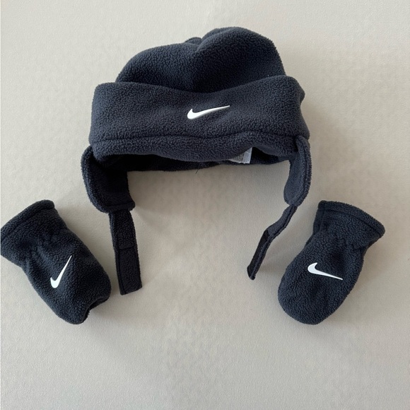 Nike Black Fleece Hat and Mittens Set - Picture 1 of 4